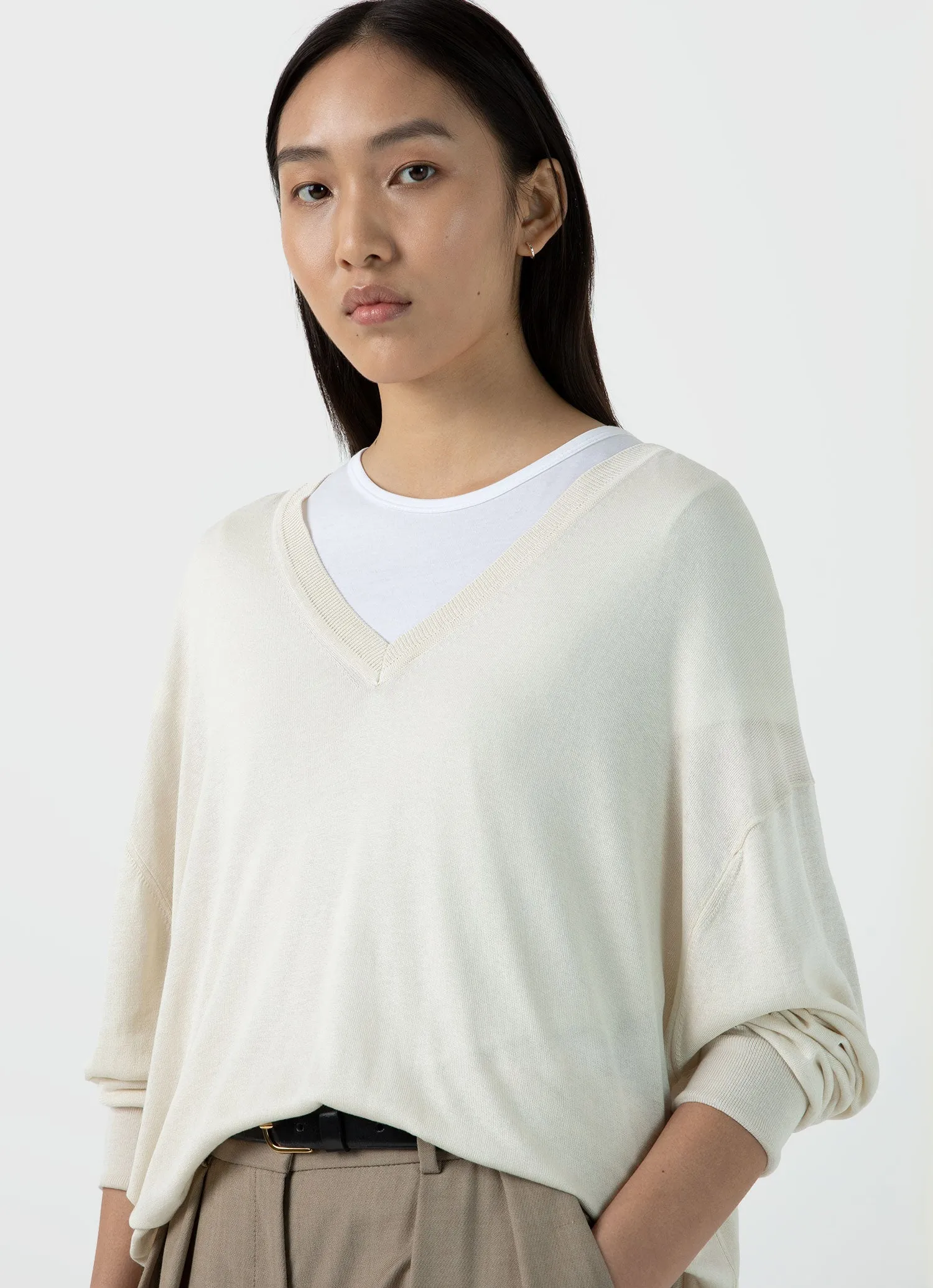 Women's Relaxed Mulberry Silk V-neck Jumper in Ecru